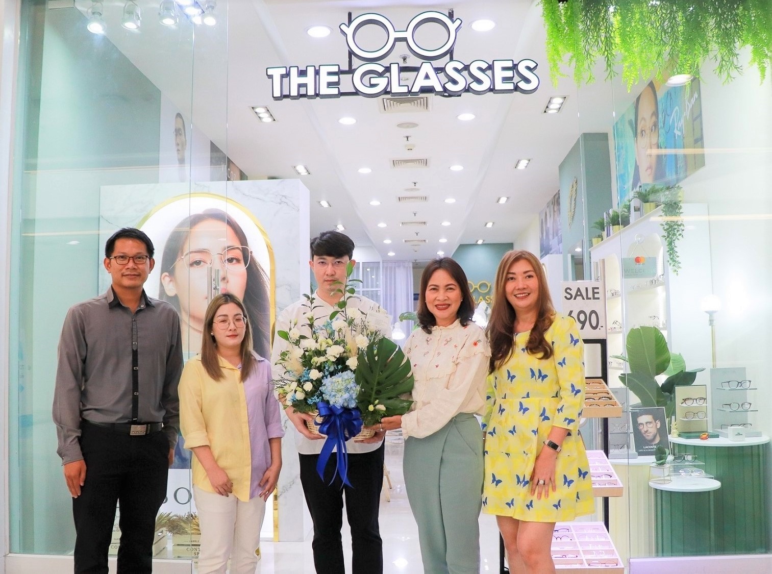 พาราไดซ์ พาร์ค ร่วมแสดงความยินดีกับร้าน THE GLASSES